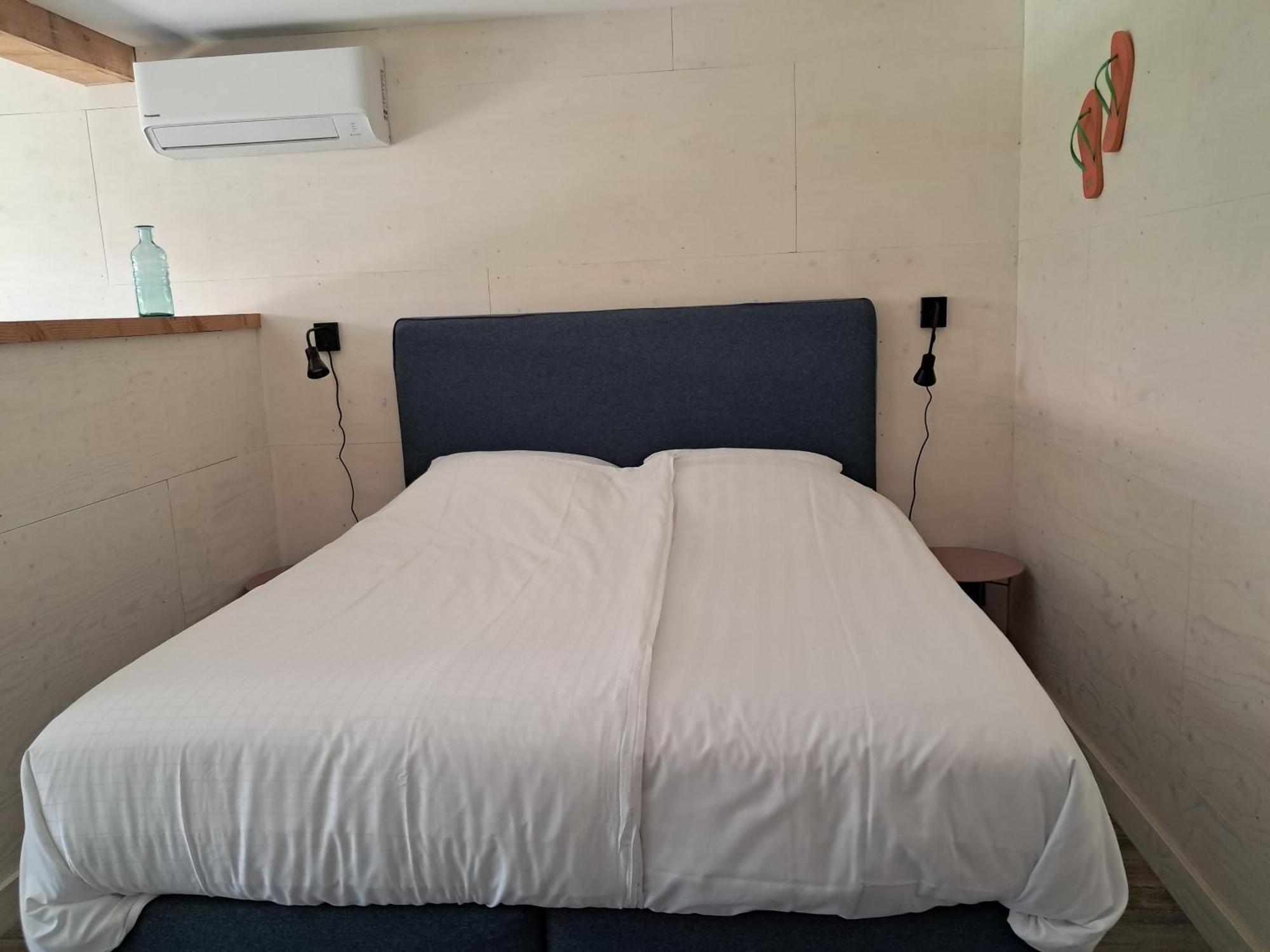 Strandhuisje Freek, 900 M Van Zee En Strand 칼란트소그 외부 사진